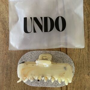 Undo Hairware 4 inch Claw Natural Tortoise Hair Clip